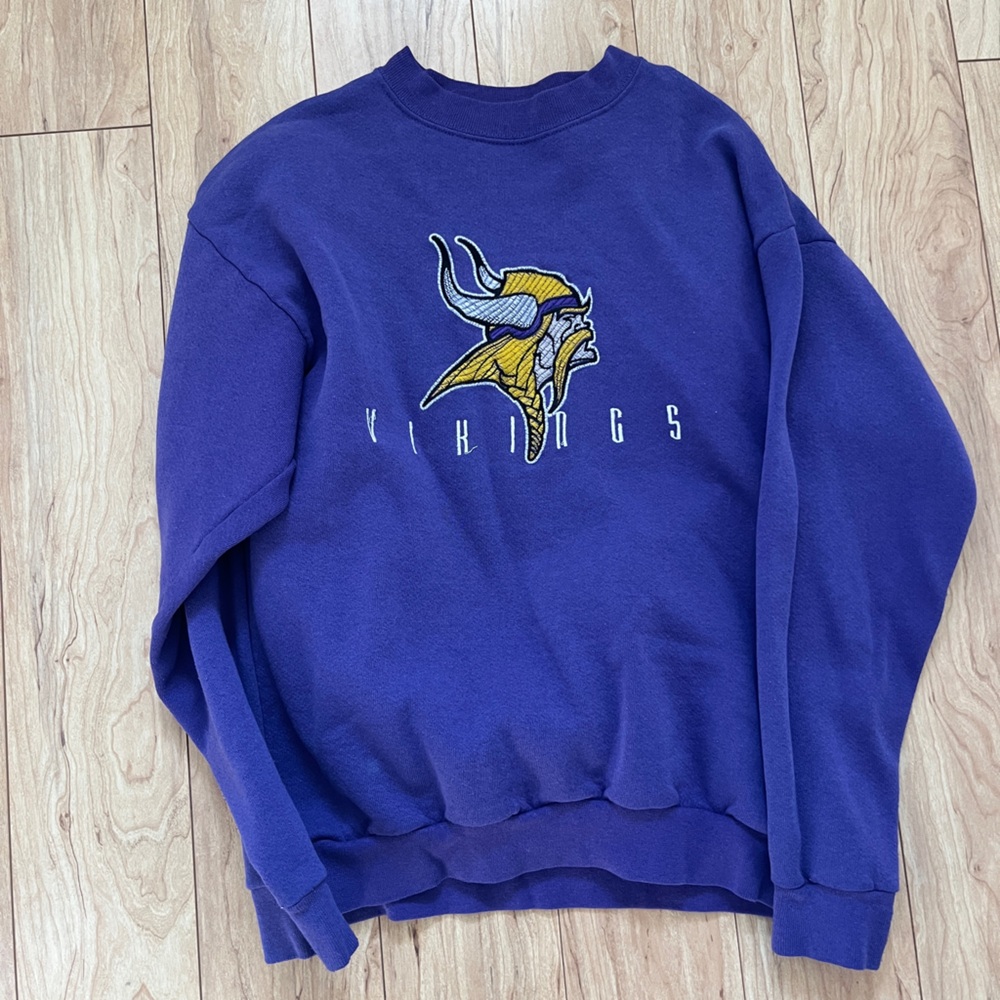 Vintage Women’s Embroidered Minnesota Vikings Sweatshirt